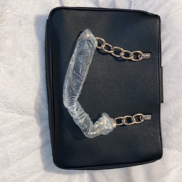 Guess Purse - Picture 3 of 9